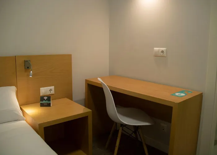 Alda Alboran בית הארחה 3*